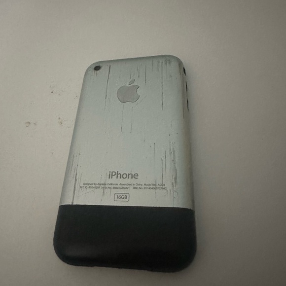 First generation, iPhone, mint condition - Picture 11 of 11